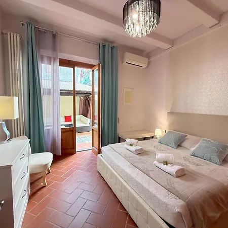 Lejlighed Guelfa Courtyard Retreat *