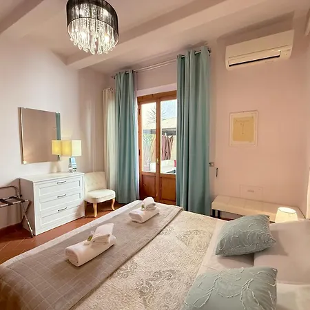 Guelfa Courtyard Retreat *