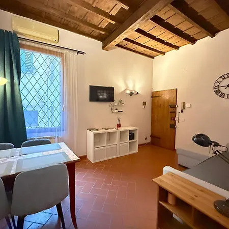 Appartamento Guelfa Courtyard Retreat