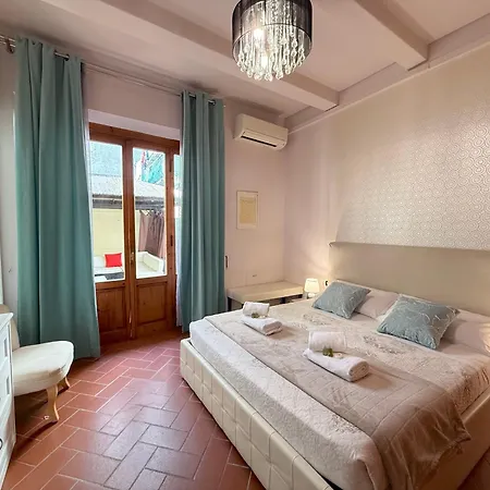 Appartamento Guelfa Courtyard Retreat
